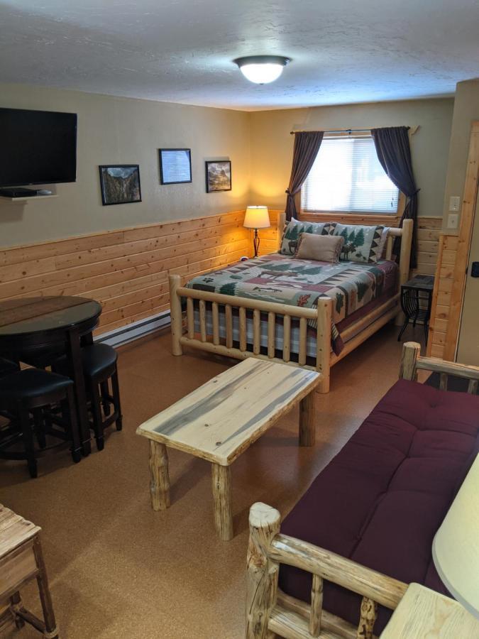 9 Bar W Cabins West Yellowstone Dış mekan fotoğraf