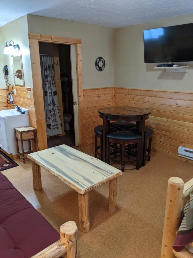 9 Bar W Cabins West Yellowstone Dış mekan fotoğraf