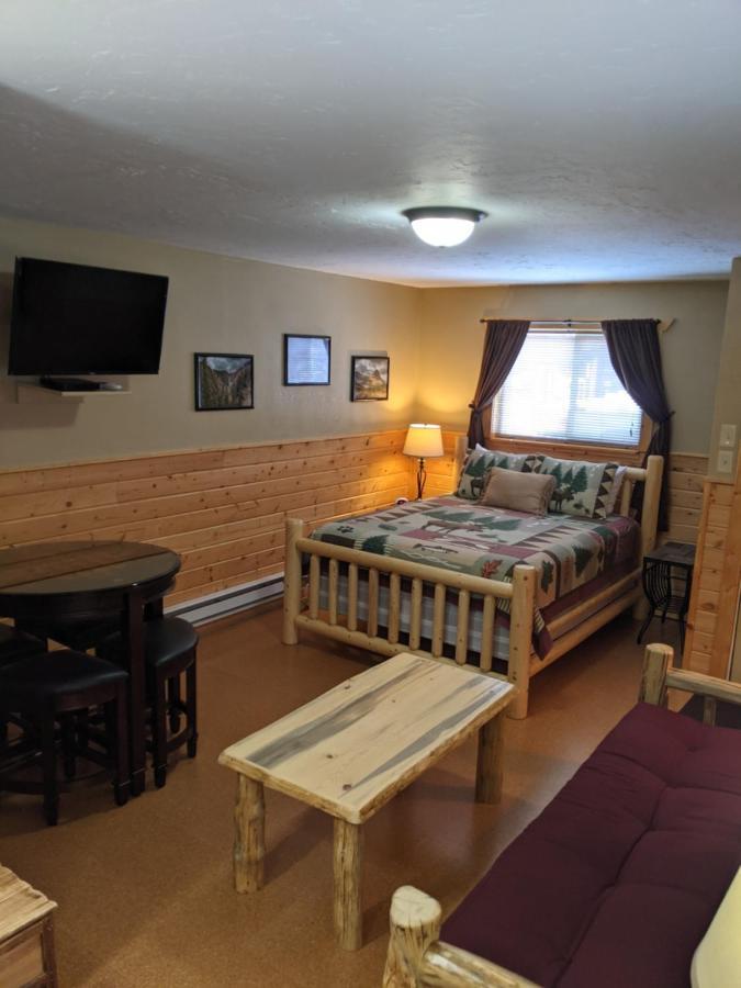 9 Bar W Cabins West Yellowstone Dış mekan fotoğraf