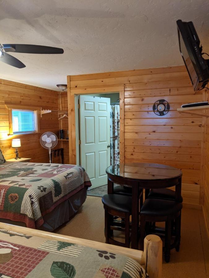 9 Bar W Cabins West Yellowstone Dış mekan fotoğraf